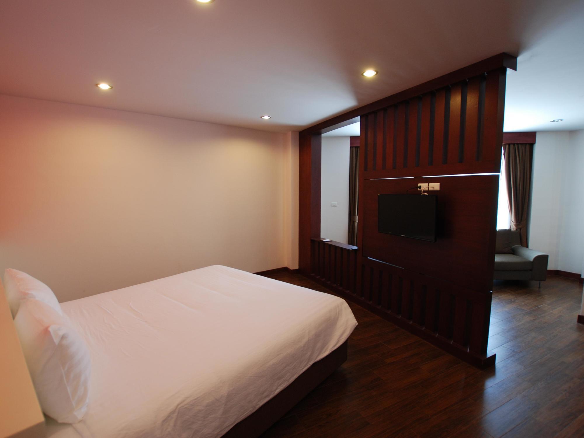 Paksaa Boutique Hotel Patong Bagian luar foto