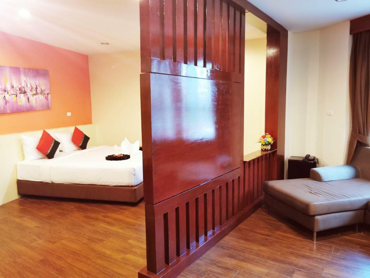 Paksaa Boutique Hotel Patong Bagian luar foto