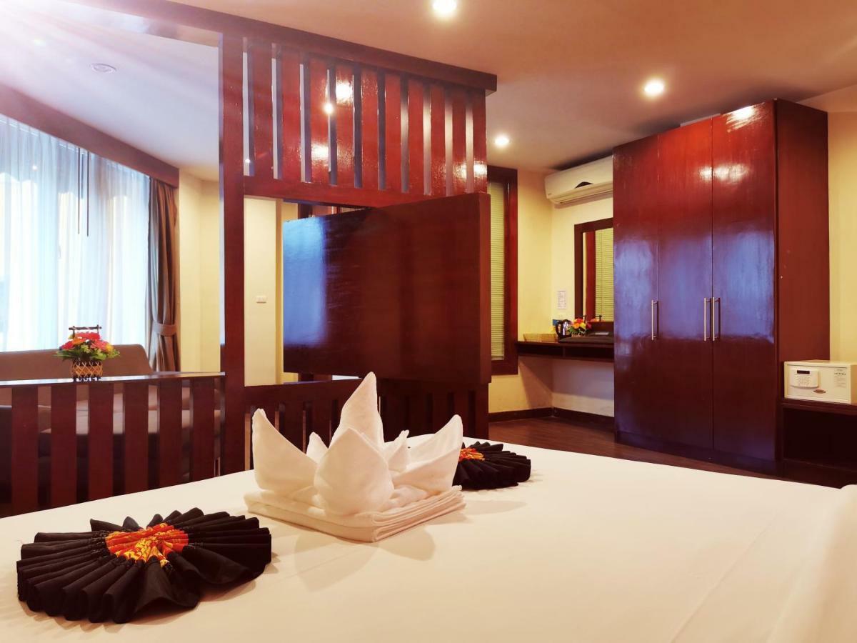 Paksaa Boutique Hotel Patong Bagian luar foto