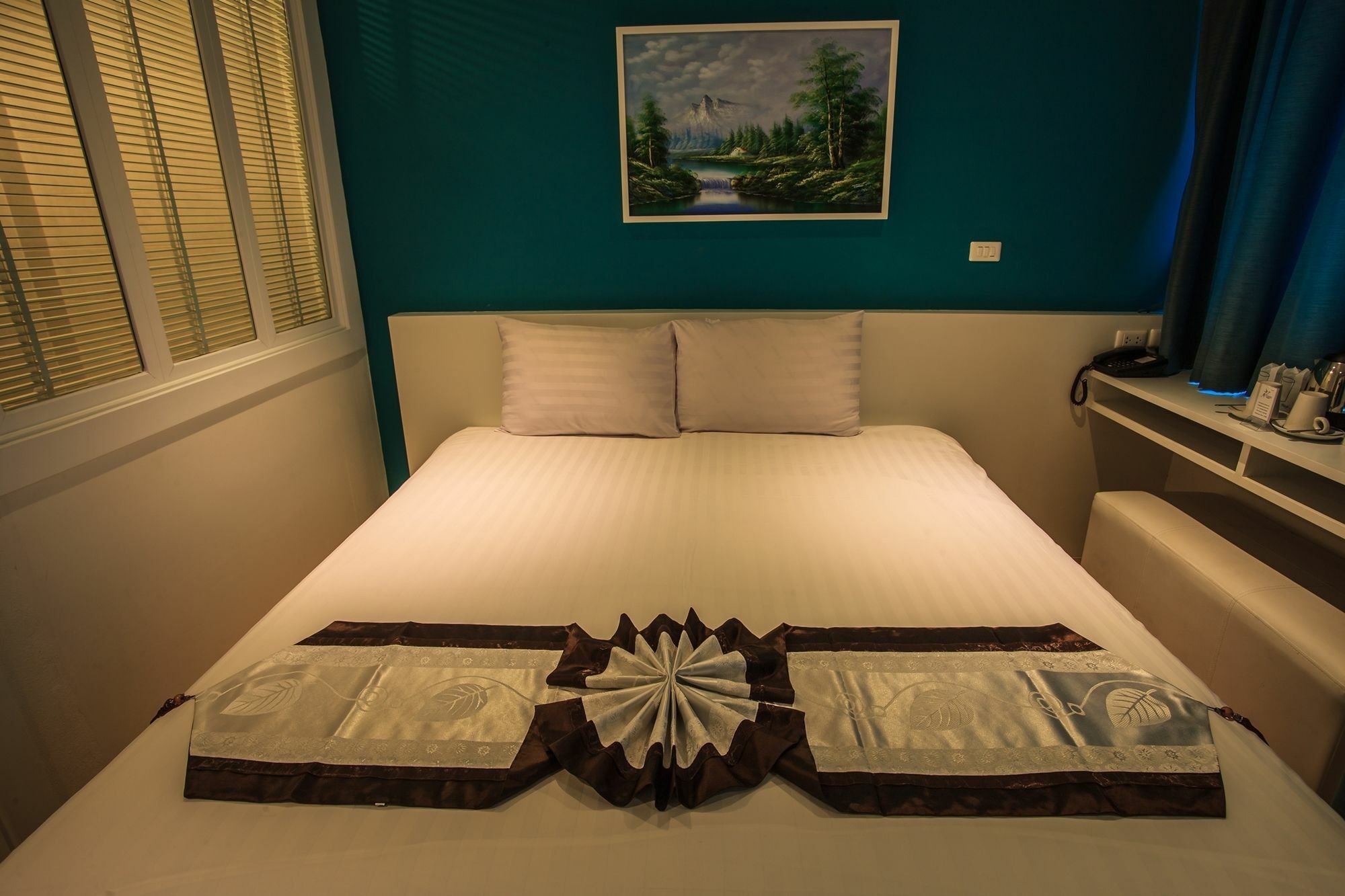 Paksaa Boutique Hotel Patong Bagian luar foto