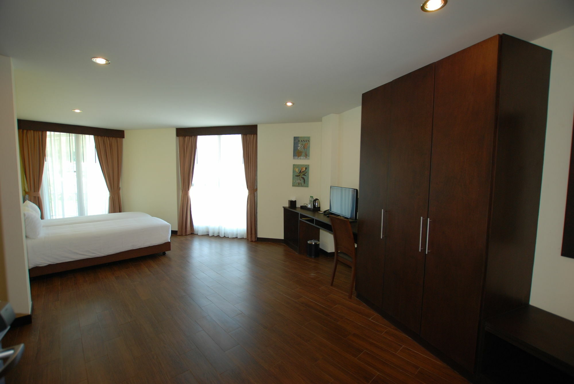 Paksaa Boutique Hotel Patong Bagian luar foto