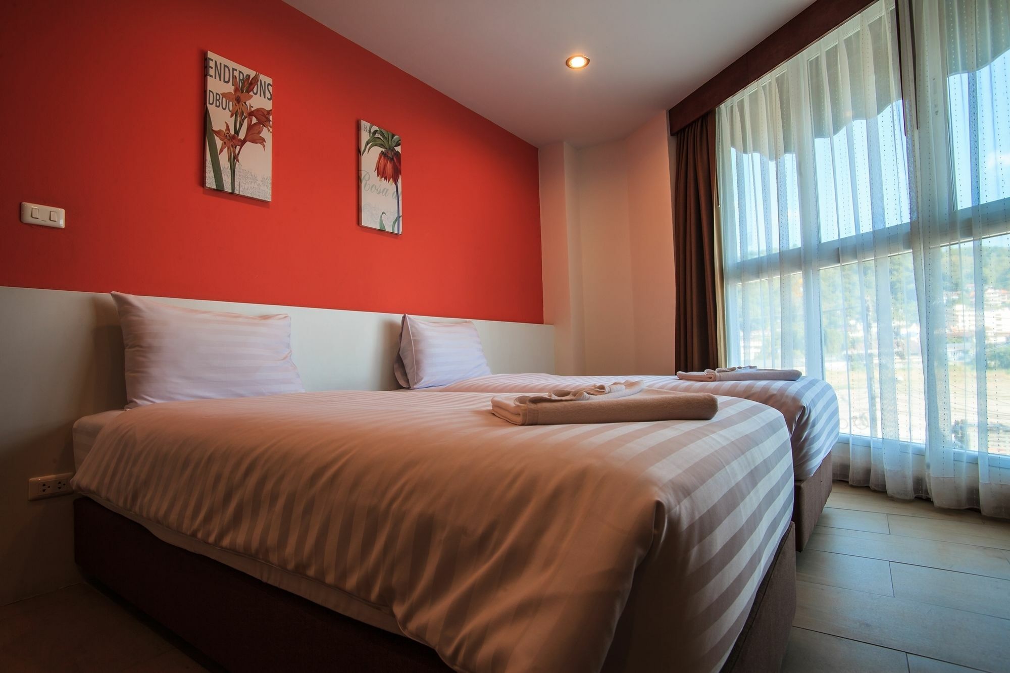 Paksaa Boutique Hotel Patong Bagian luar foto
