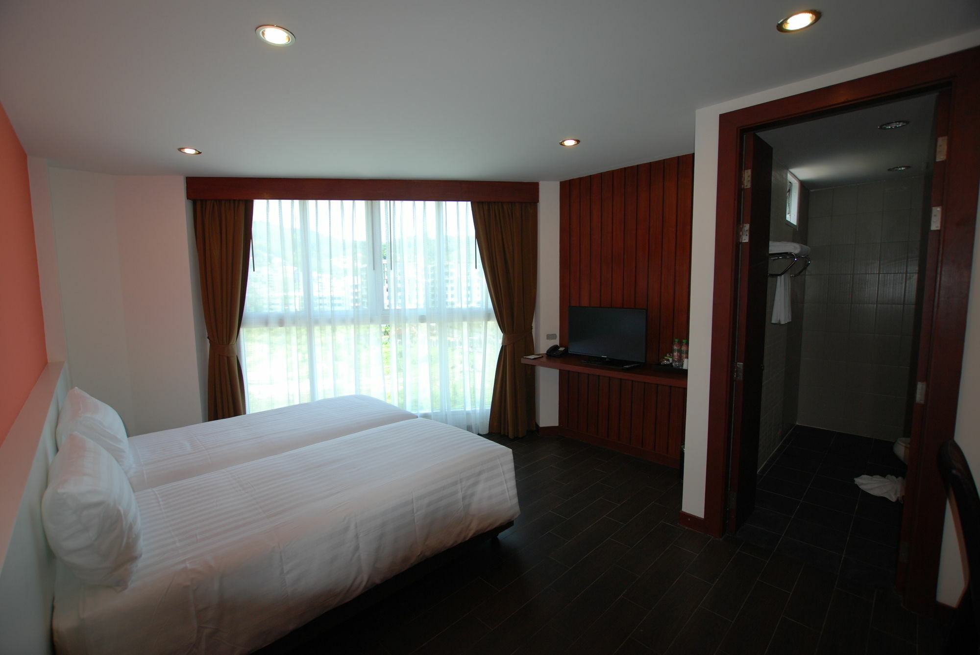 Paksaa Boutique Hotel Patong Bagian luar foto