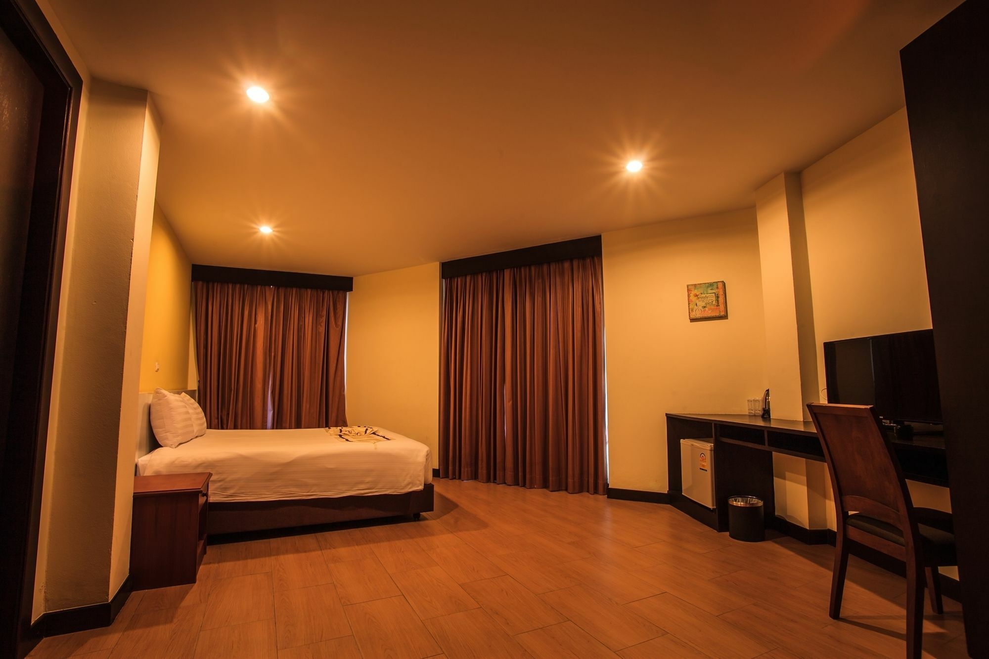 Paksaa Boutique Hotel Patong Bagian luar foto