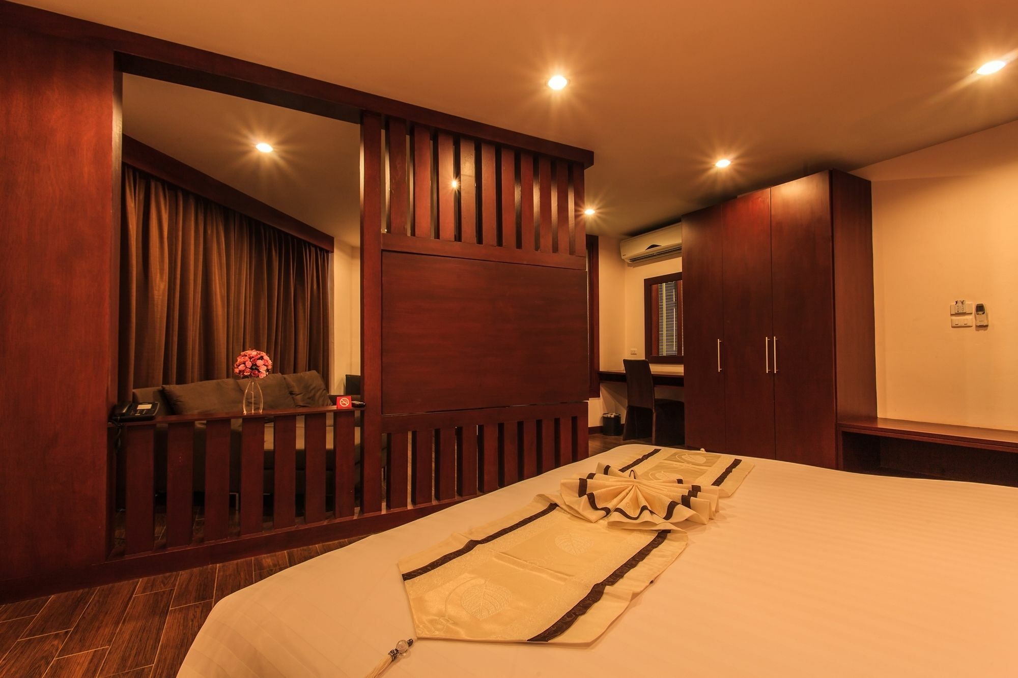 Paksaa Boutique Hotel Patong Bagian luar foto