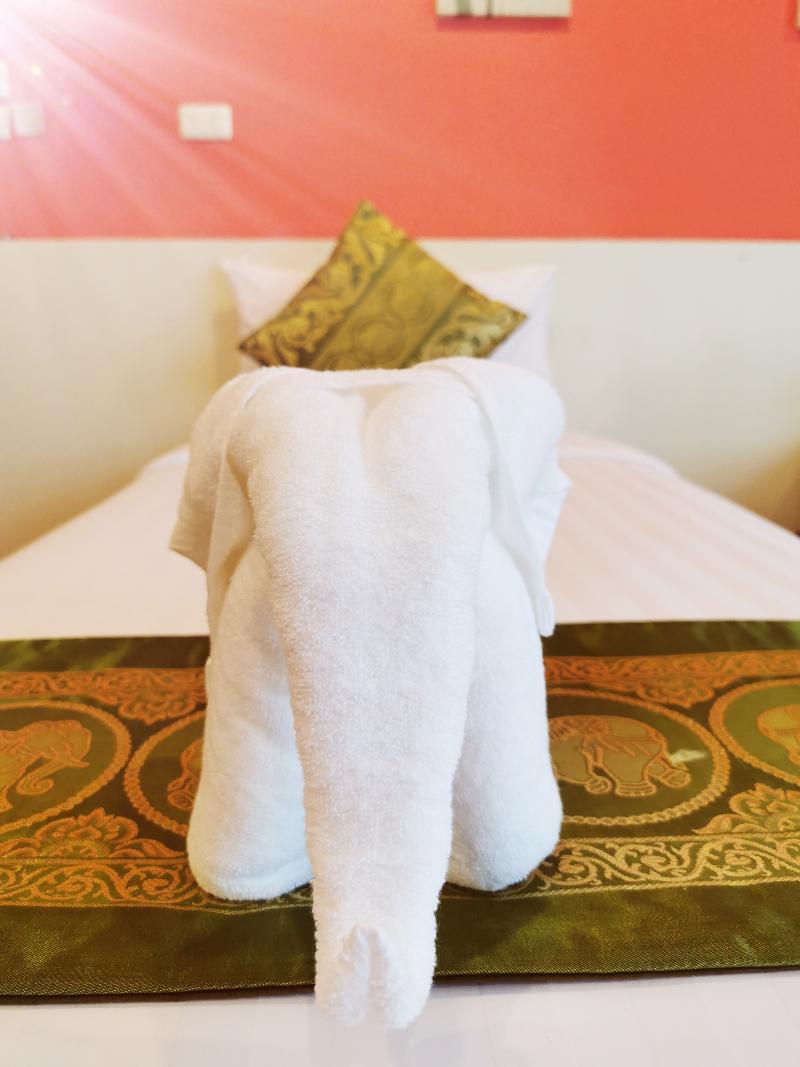 Paksaa Boutique Hotel Patong Bagian luar foto